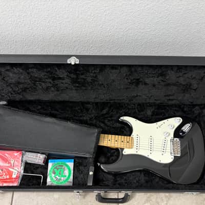 2021 Fender 75th Anniversary Player Stratocaster - Black Strat - w/ Hardshell Case image 17