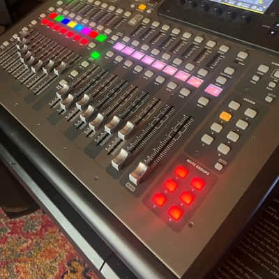 Behringer X32 Compact 40-Input 25-Bus Digital Mixing Console with flight case image 2