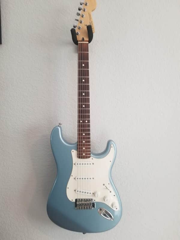 Fender Standard Stratocaster