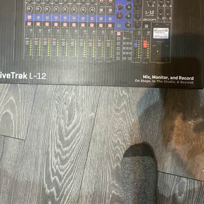Zoom LiveTrak L-12 Digital Mixer / Recorder 2010s - Grey / Blue Bild 2