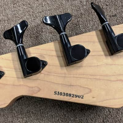 Peavey Millennium BXP 4 String Electric Bass Guitar, 34” Scale, J-Pickups Graphite Nut, Great Finish image 8