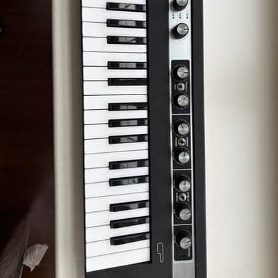 Yamaha Reface CP Mini Mobile Keyboard - Black image 1