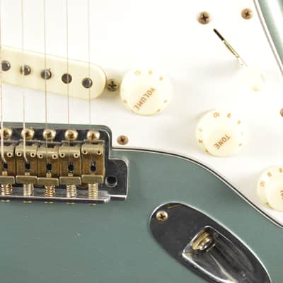 Fender Limited Edition '69 Stratocaster Journeyman Relic - Aged Firemist Silver image 4