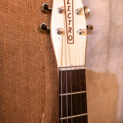 Danelectro  Deluxe Triple Shorthorn DC-3 6038 1959 White image 3