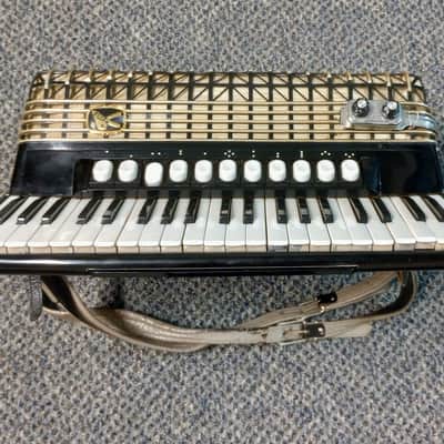 Hohner Atlantic IV N De Luxe Accordion image 4