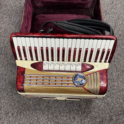 Cavalier 3 Reed Piano Accordion, Red image 5