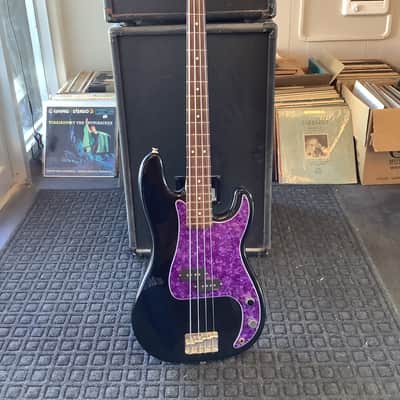 Fender Squier Series Precision Bass - EMG Geezer Butler pickup