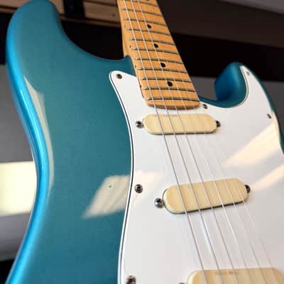 Fender Strat Plus with Maple Fretboard 1987 - 1998 - Lake Placid Blue image 4