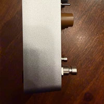 Universal Audio OX Stomp Dynamic Speaker Emulator 2023 - Present - Silver image 3