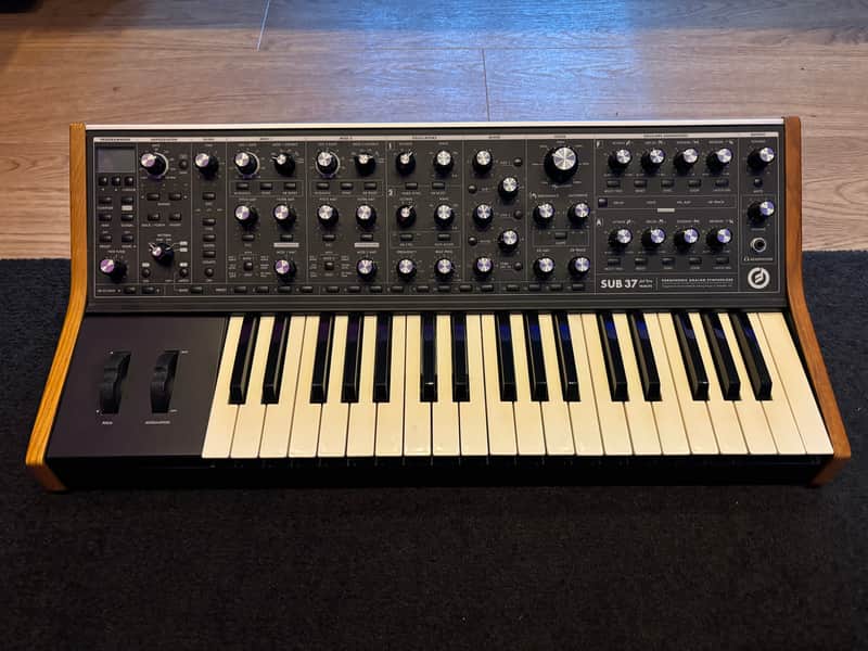 Moog Sub 37 Tribute Edition 2010s - Black