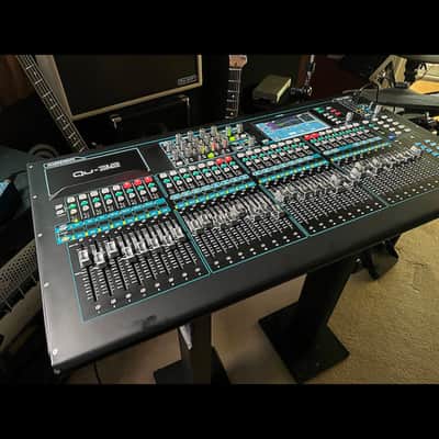 Allen & Heath QU-32 32-Channel Digital Mixer + Decksaver Cover 2015 - Present - Black image 2