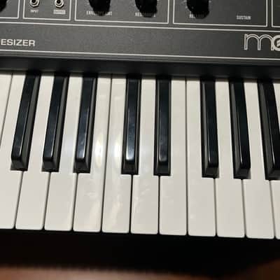 Moog Grandmother Dark 32-Key Semi-Modular Analog Synthesizer 2020 - Present - Black / Black Panel W/ Carrying Case image 4