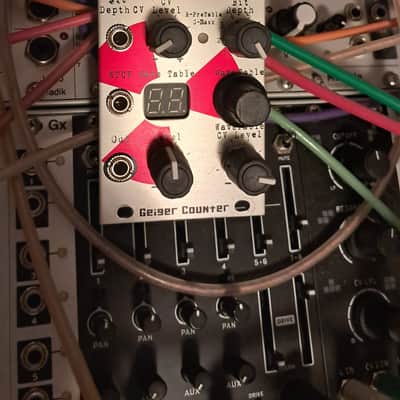 WMD Geiger Counter image 8