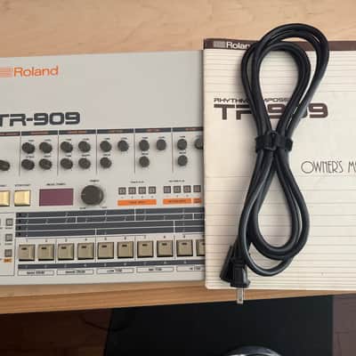 Roland TR-909 Rhythm Composer 1983 - 1985 - White
