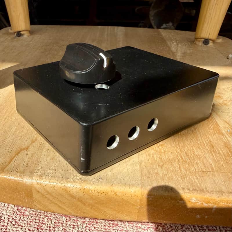 Stami's Customs - “B-Stock” Raven 8 Ohm 65 Watt Speaker Attenuator for Tube Amp in Black image 1