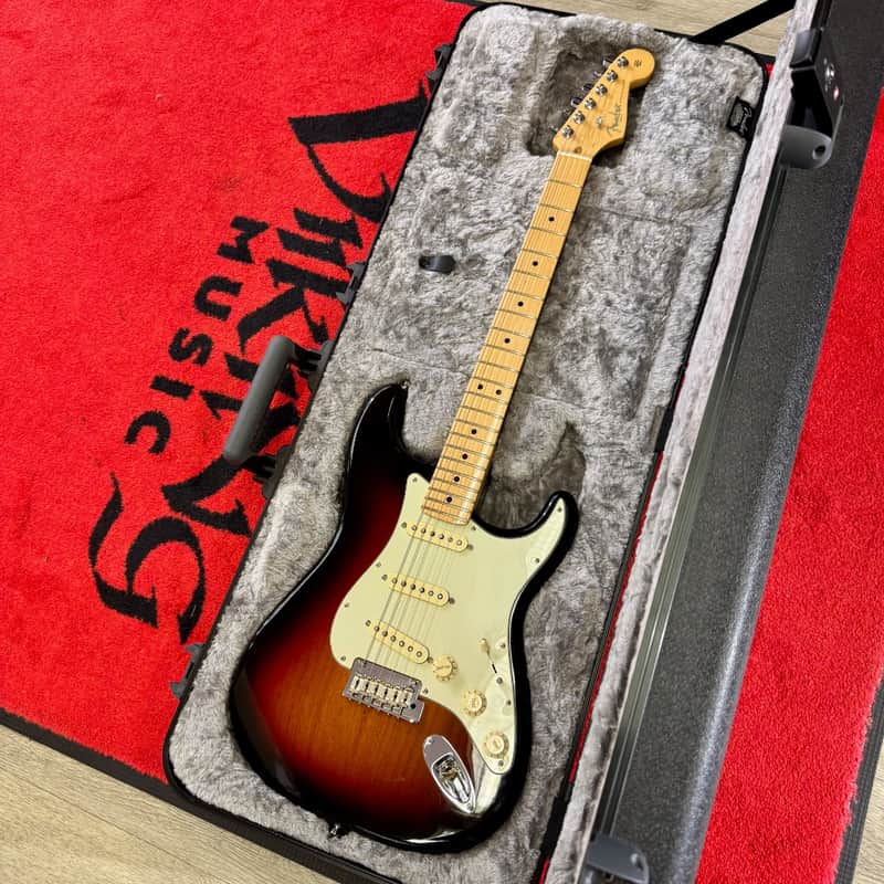 Fender American Professional Stratocaster `17 (***Secondhand***)