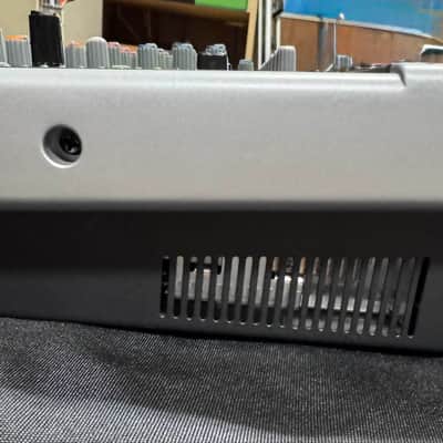 Behringer Xenyx X1222USB 12-Input Mixer with USB and Effects 2010 - Present - Standard image 9