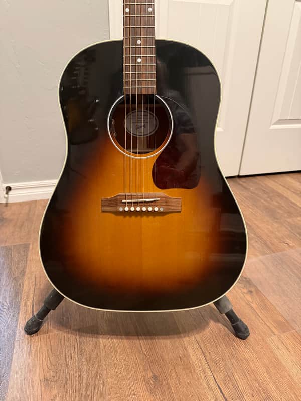 Gibson J-45 Standard