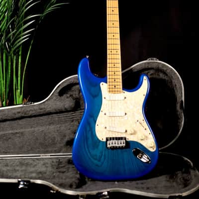 Fender Stratocaster Plus Deluxe Blue Burst W/Case image 5