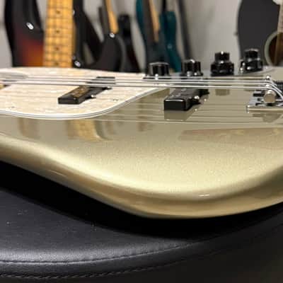 Fender American Elite Jazz Bass with Maple Fretboard 2016 - 2019 - Champagne image 3
