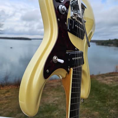 Mosrite Mark I (Ventures) 1965 - Pearl White - Made in USA image 10