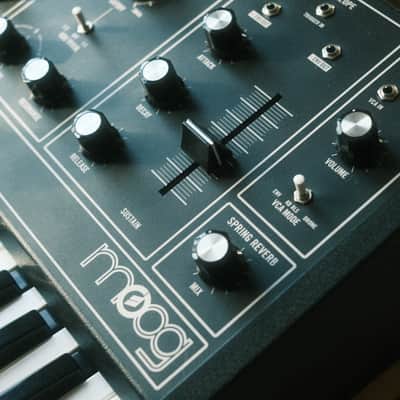 Moog Grandmother Dark 32-Key Semi-Modular Analog Synthesizer 2020 - Present - Black / Black Panel image 4