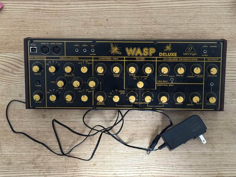 Behringer WASP DELUXE