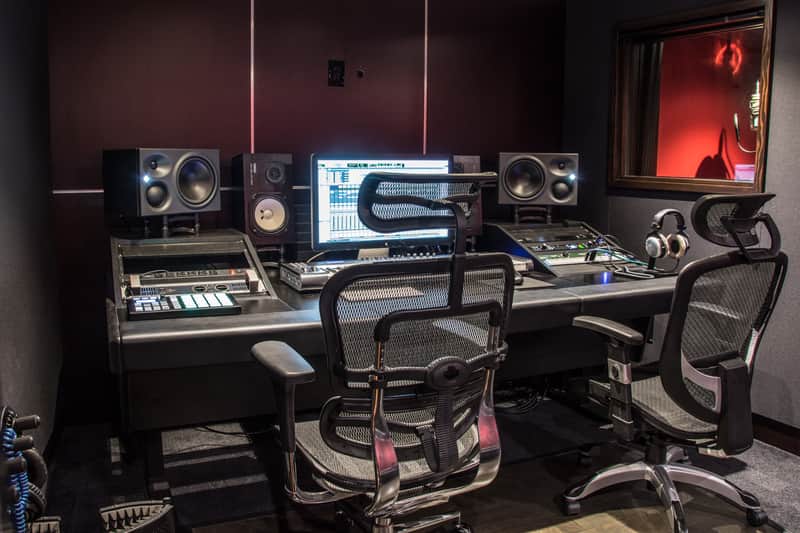 Mint Pair - Neumann KH 310 Monitors w/ Replacement Warranty + FREE pair Isoacoustic stands Bild 1