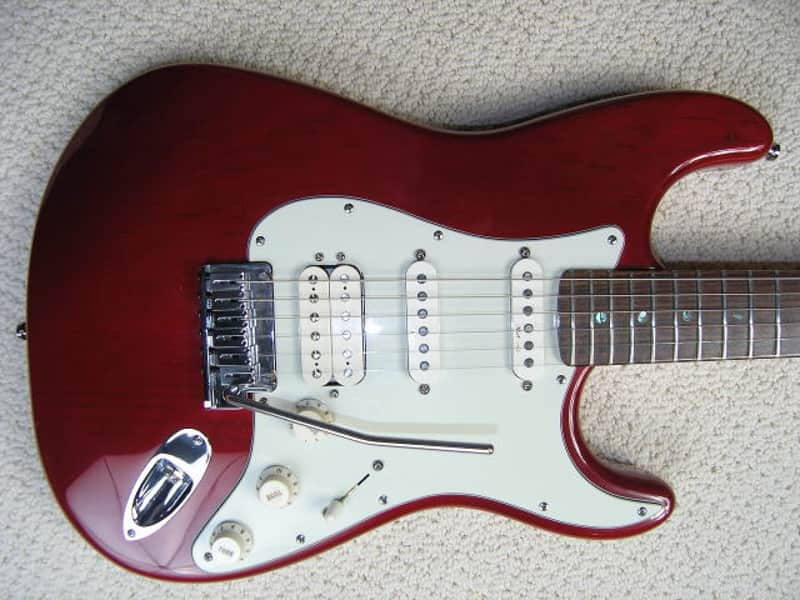 Fender Deluxe Stratocaster HSS 2000 - Candy Apple Red