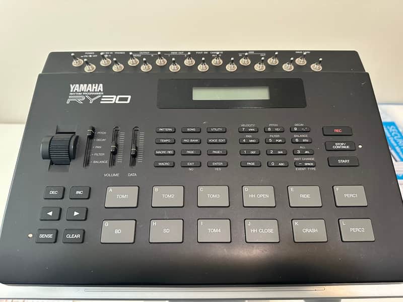 Circuit Bent Yamaha Ry30 Rhythm Programer ~MIDI Drum Machine with
