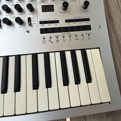 Korg Minilogue 4-Voice Polyphonic Analog Synthesizer 2016 - Present - Silver synth image 4