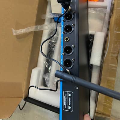 4 handheld wireless microphone system UHF image 2