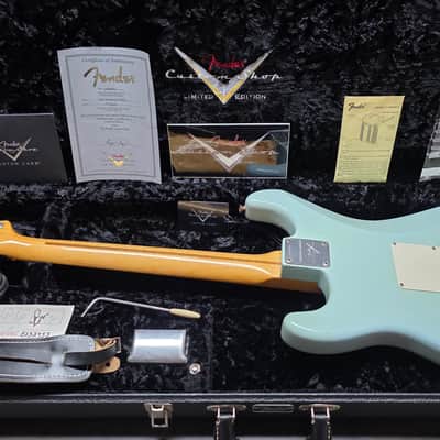 Fender 1956 Stratocaster Relic CUSTOM SHOP LIMITED EDITION FSR Sonic Blue over Sunburst! 2005 Time Capsule Case Queen American Vintage 50s 1950's Reissue USA Strat Guitar image 8