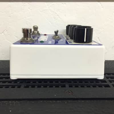 Young Pedals The Looker Rare Stereo Optical Tremolo image 5