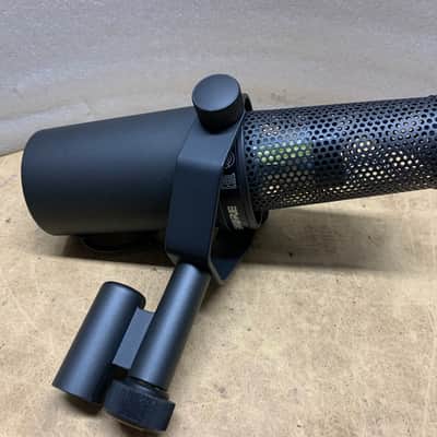 SHURE SM7B, SM 7B MICROPHONE W/ WINDSCREEN- EXCELLENT! MAKE OFFER! image 4