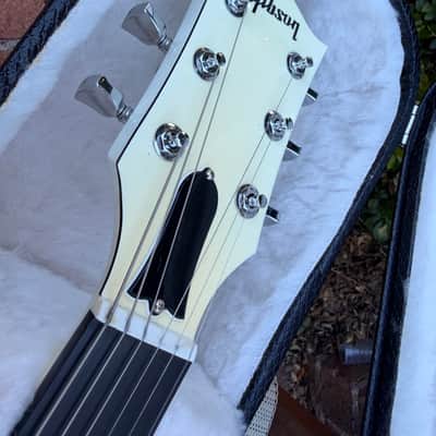 Gibson Signature Les Paul Guitar with OHSC 2012 - Excellent image 10