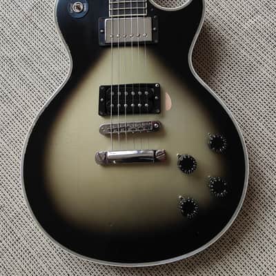 Gibson Custom Shop Les Paul Custom Adam Jones Aged and Signed V1 2020 - Silverburst image 4