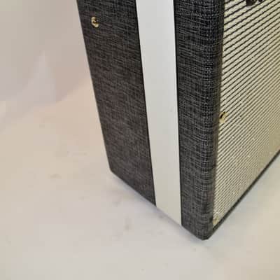 Supro 1696RT Black Magick Reverb 1x12" 25-watt Tube Combo Amp image 4