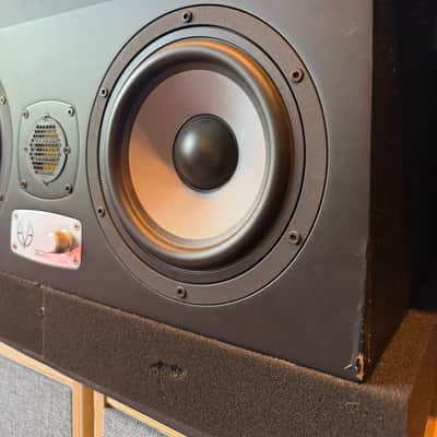 Eve Audio SC307 7" 3-Way Active Studio Monitor - Single image 2