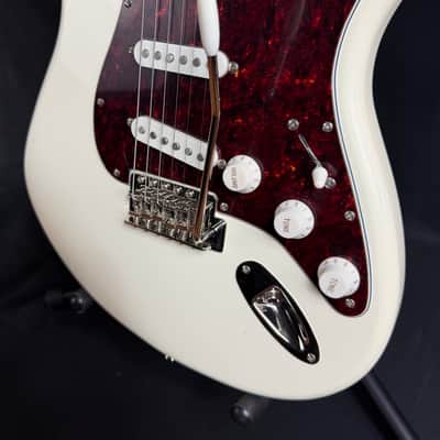 Squier Classic Vibe 60's Stratocaster Electric Guitar Olympic White image 8