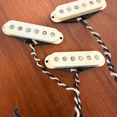 Virgil Arlo White Label 1954 Strat pickups/covers image 3