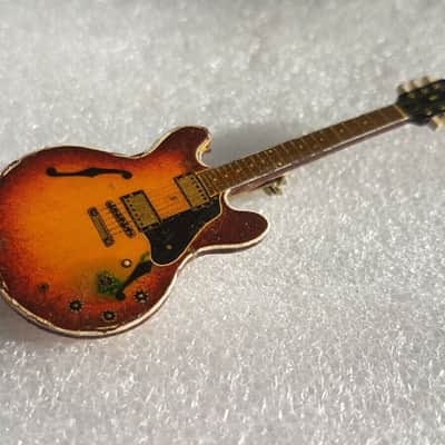 1959 ES 335 Dot Custom Gibson Guitar Pin image 5