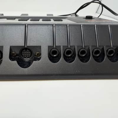 Roland GR-33- Comes with 13 pin cable/pickup- Black image 6