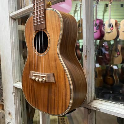 Honolua Kohala Deluxe Concert Acoustic Electric Ukulele, Acacia image 3