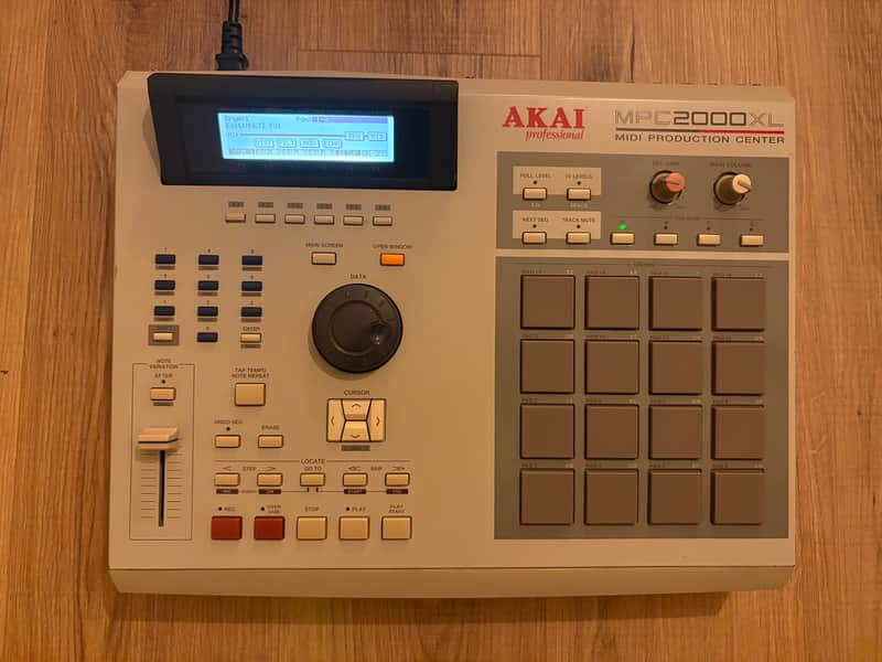 Akai MPC2000XL original manual 8 outs CF cards reader max ram image 1