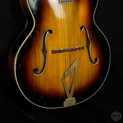 Gretsch Synchromatic model 6037 from 1952 in sunburst finish with case image 5