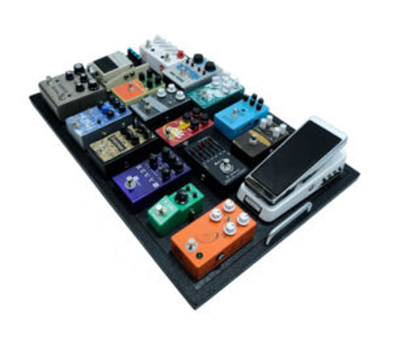 VBoutique USA 16 x 24 "Only 1 remaining" Flat Series Pedalboard w/Transport Bag image 1