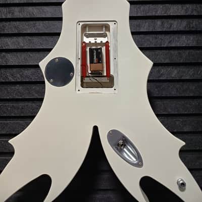 B.C. Rich Draco Ghost Flame 2011 - White with grey flames image 10