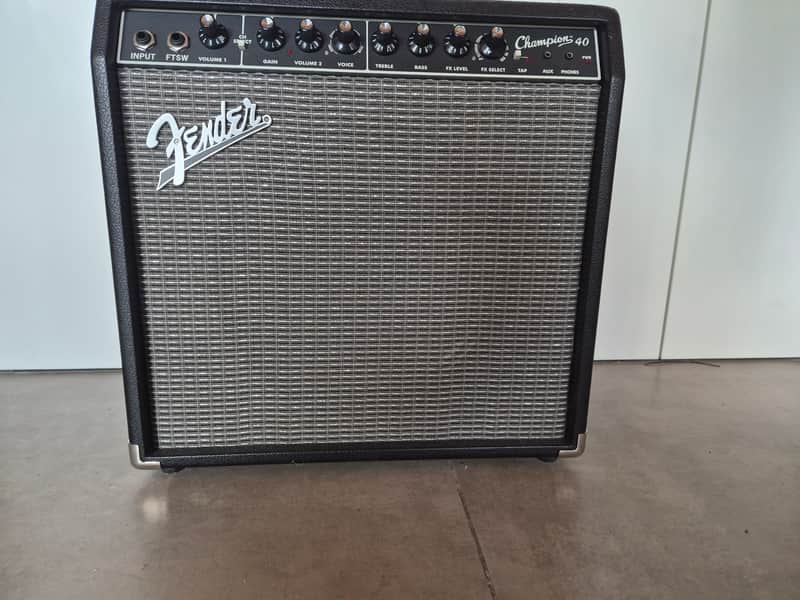 Fender Champion 40 2-Channel 40-Watt 1x12" Guitar Practice Amp 2013 - 2024 - Black image 1