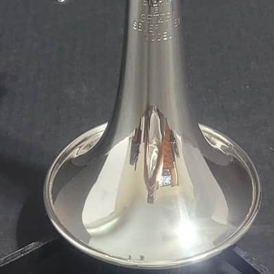 Getzen Eterna 900 Severinsen Model Trumpet,2 mouthpieces ,2 mutes and Original case 1968-1970 - Silver plated image 4